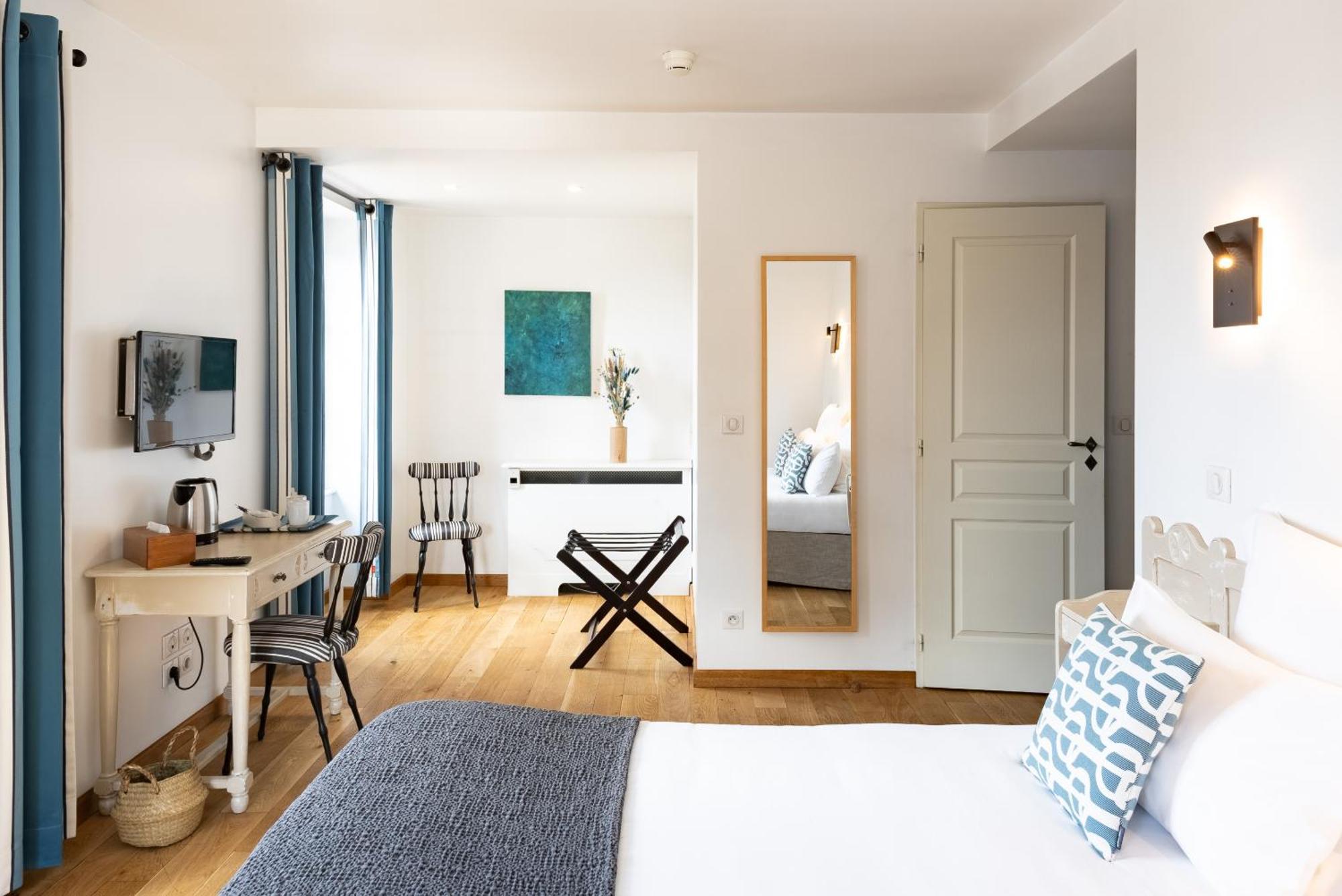 Hotel Restaurant & Spa La Maison Oppoca Ainhoa Room photo
